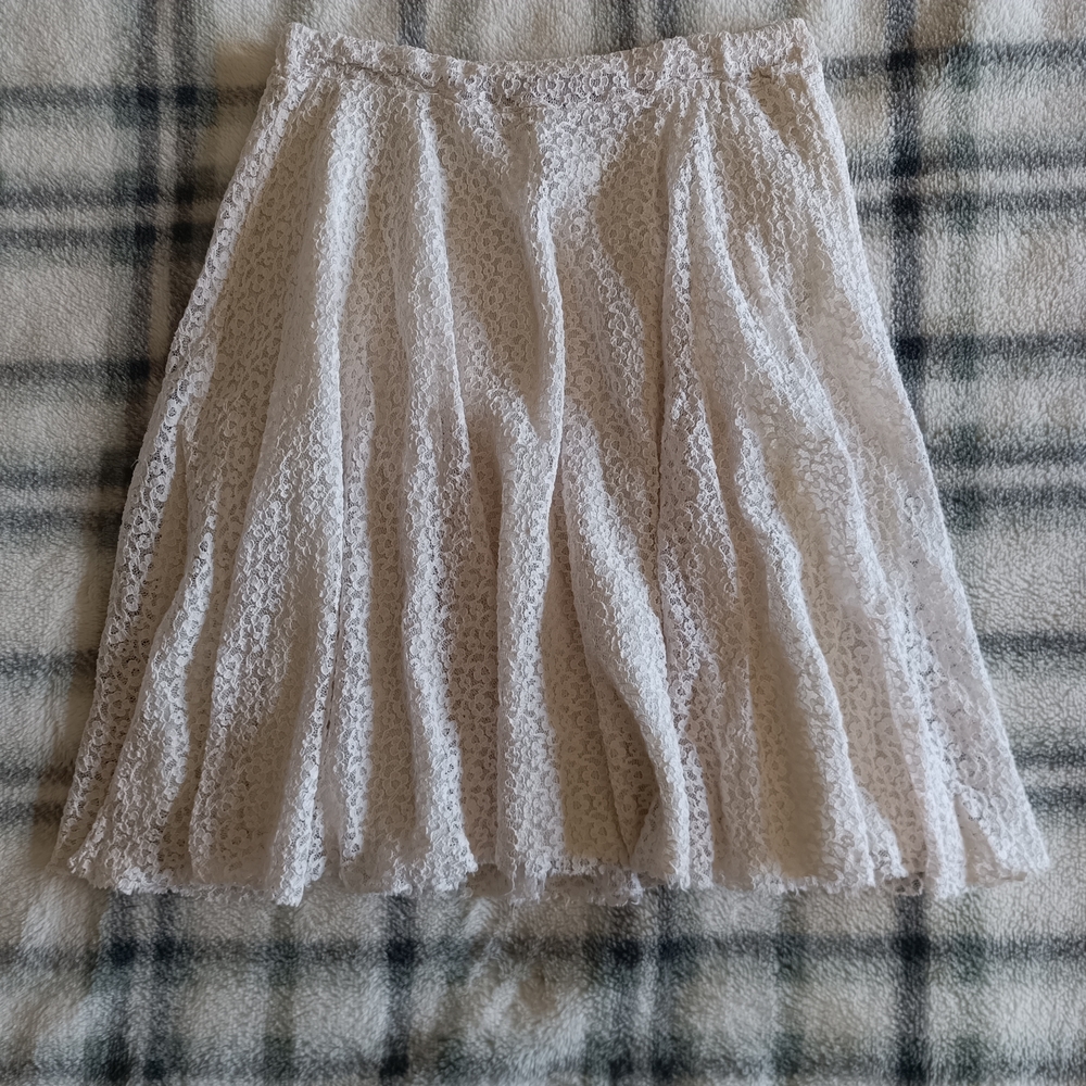 SJS Elegant Lace Skirt in Cream